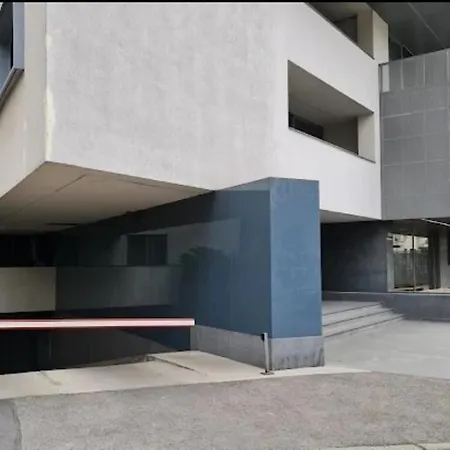 Vernescu In The Heart Of The With Free Parking Apartamento