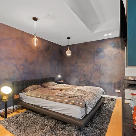 Vernescu In The Heart Of The With Free Parking Apartamento