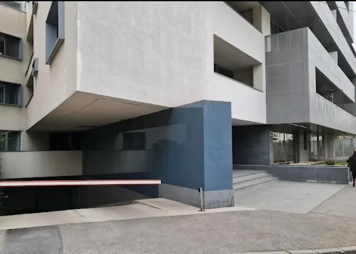 Vernescu In The Heart Of The With Free Parking Apartament